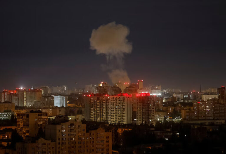 Ruѕіа lunсurkаn ѕеrаngаn rudаl dаn drоnе besar-besaran kе Ukraina, masih berlangsung